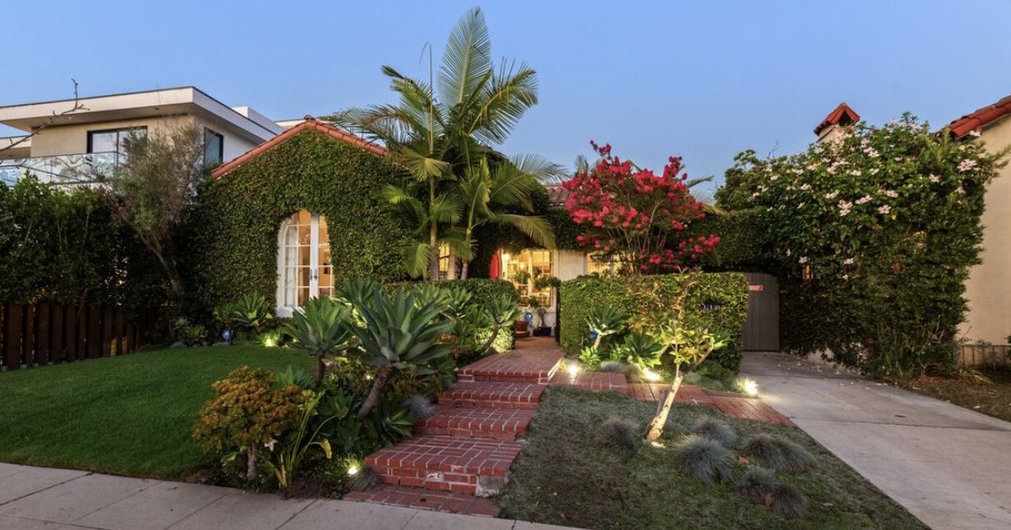 Front garden and exterior of La Jolla House